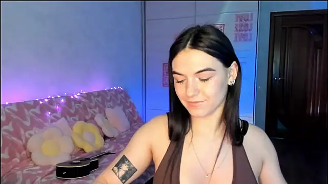 luna_lust_212 Adlı Modelin Canlı XXX Sohbeti
