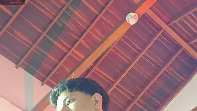 TonyPetrovjs 现场XXX聊天