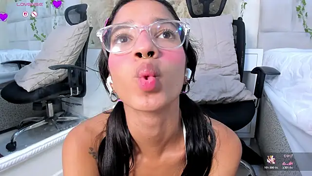 ScarletEvanss_'s Live XXX Chat