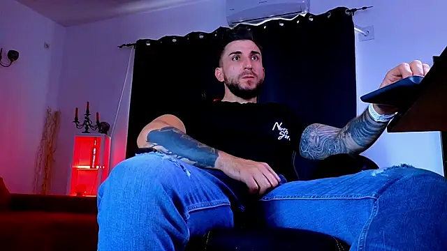 MightyAaron66 Live XXX Chat