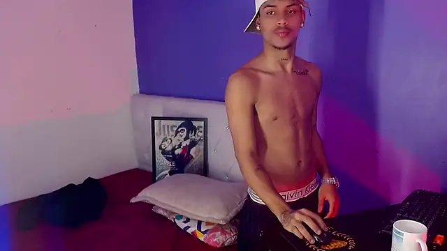 Angel_foxc13 Chat XXX in diretta