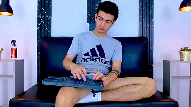 Chat +18 de Feiccer_Castquer ao vivo