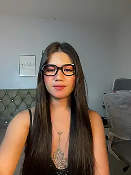 Chat +18 de JassmineLove ao vivo