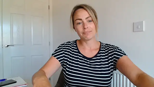 LouiseLovesFun's Live XXX Chat