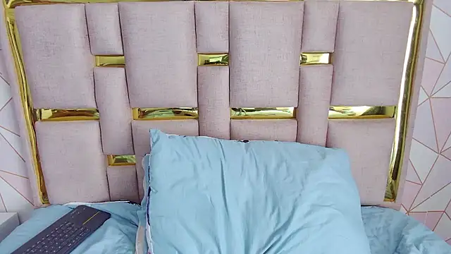 XXX chat uživo modela NinaChan_