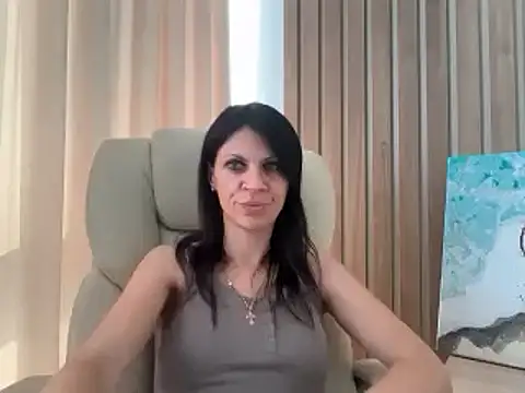 InjaAtHome Adlı Modelin Canlı XXX Sohbeti