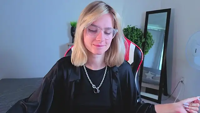 Chat +18 de NoraMoreau ao vivo