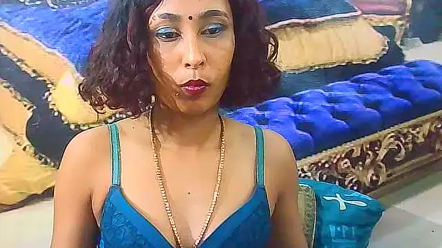 IndianSexyButt Adlı Modelin Canlı XXX Sohbeti