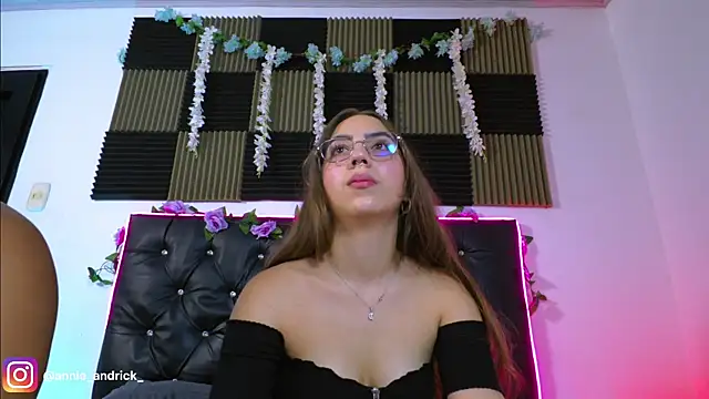 _Annie_Andrick_'s Live XXX Chat
