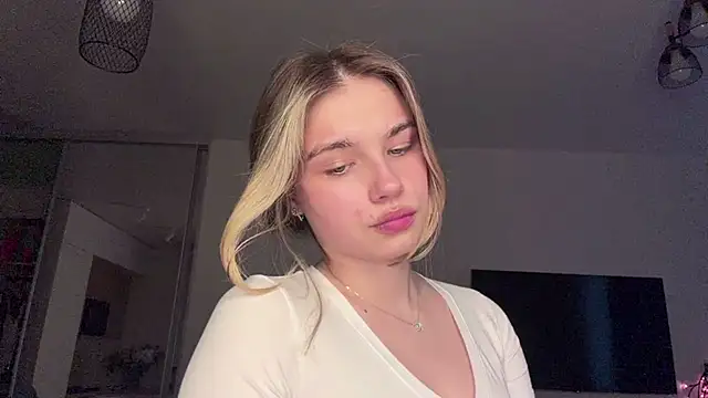 EarthaStinett Adlı Modelin Canlı XXX Sohbeti