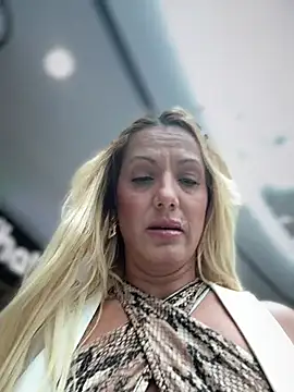 צ'אט XXX בשידור חי של adya-aly