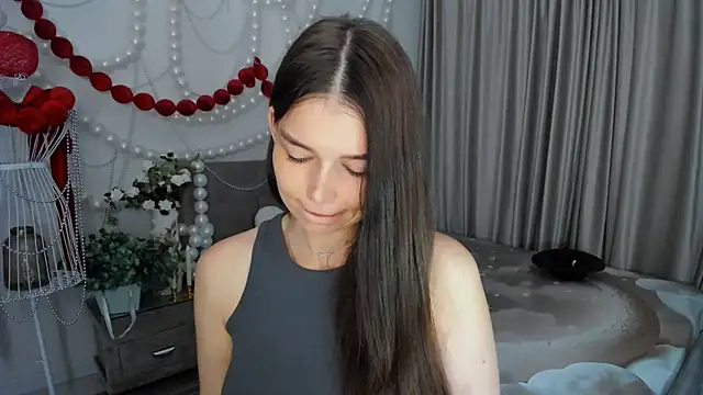 ContinentOfTranquility's Live XXX Chat