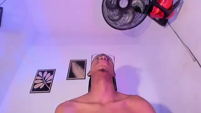 criss_zurin Webbikameraesitys