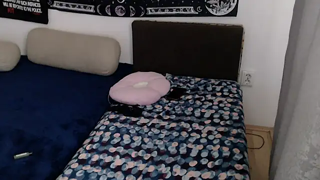 AlienforTwenty Live XXX Chat
