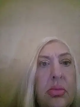 Julia20X's Live XXX Chat