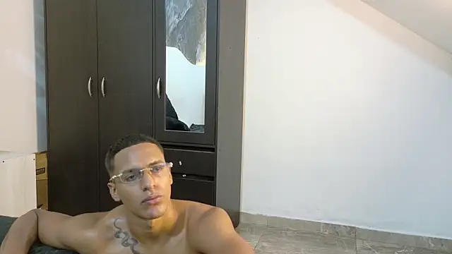 lucas837481 Live XXX-chat