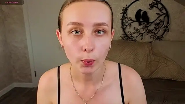 Ellis-Brownn live XXX chat