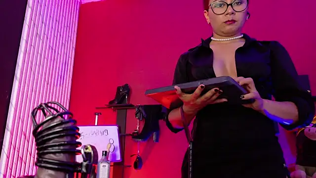 MistressSlut1: онлайн-секс-чат
