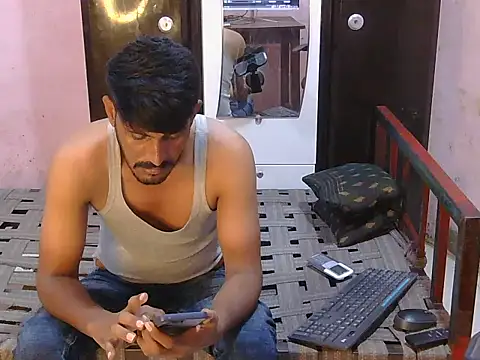 HotXKrish Adlı Modelin Canlı XXX Sohbeti