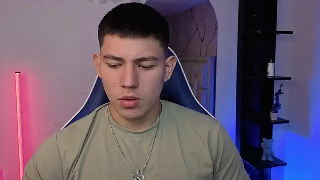 JamesCr_'s Webcam Show