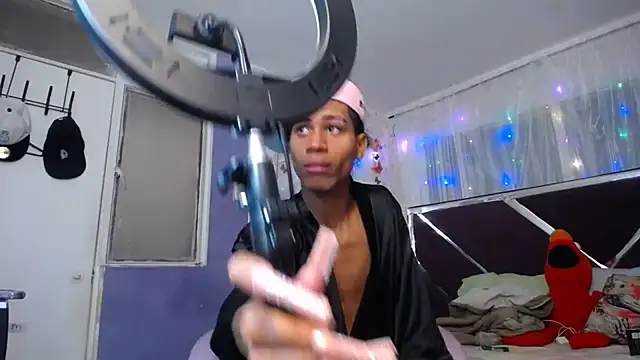 Santy_bigcock_01 在線直播表演