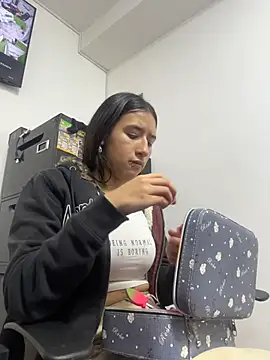 צ'אט XXX בשידור חי של LilyRossi_