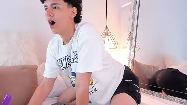 ZaimRous' Live XXX Chat