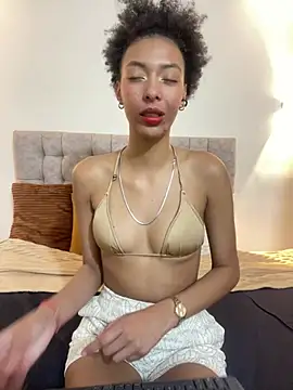 Kiara_Kamau_XXX's Live XXX Chat