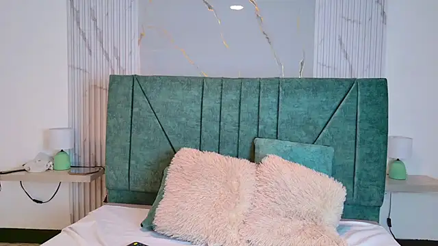 Chat +18 de katiamoree ao vivo