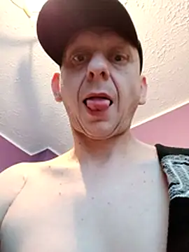 Tom4Womans' Live XXX Chat