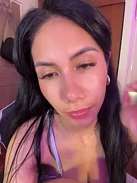 Živý XXX chat ArianaReynoldss