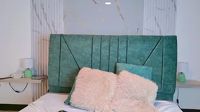Chat +18 de katiamoree ao vivo