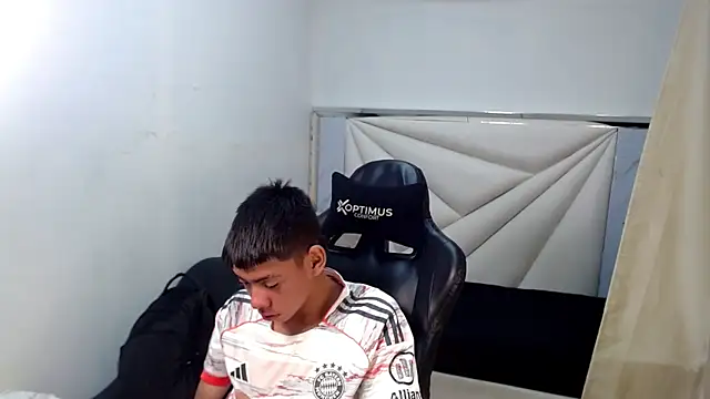 Czat XXX na żywo – Liarr_