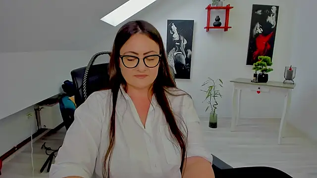 MistressDarrah's Live XXX Chat