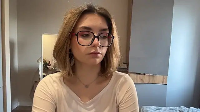 AnnaVelvetFire Adlı Modelin Canlı XXX Sohbeti
