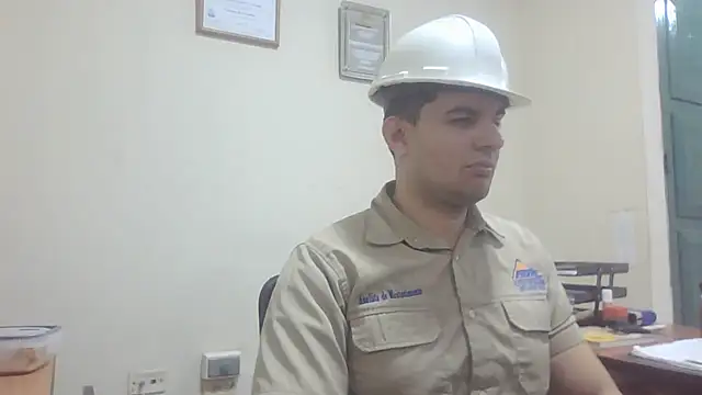 Officeb0y live XXX chat