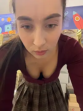 צ'אט XXX בשידור חי של Holly_Play