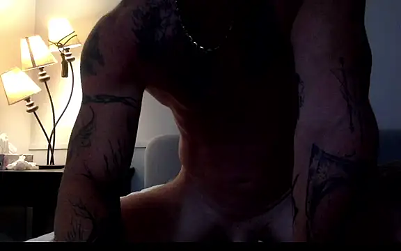 Muscledick40 élő XXX-chatje