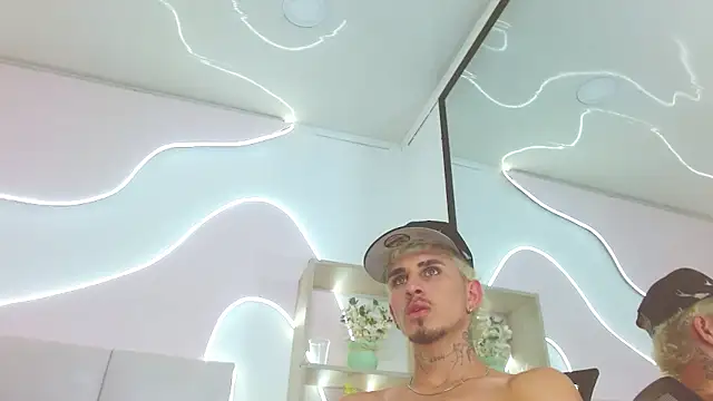 DanntheStiff Pertunjukan Webcam