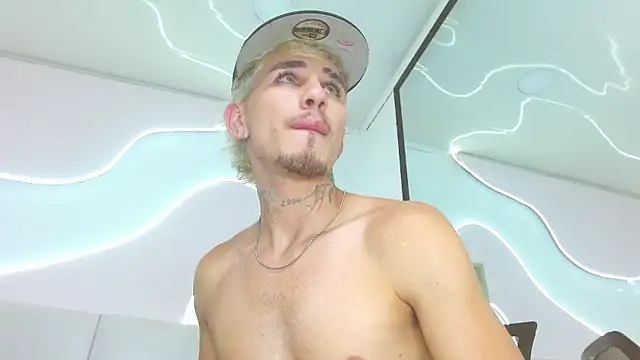 צ'אט XXX בשידור חי של DanntheStiff