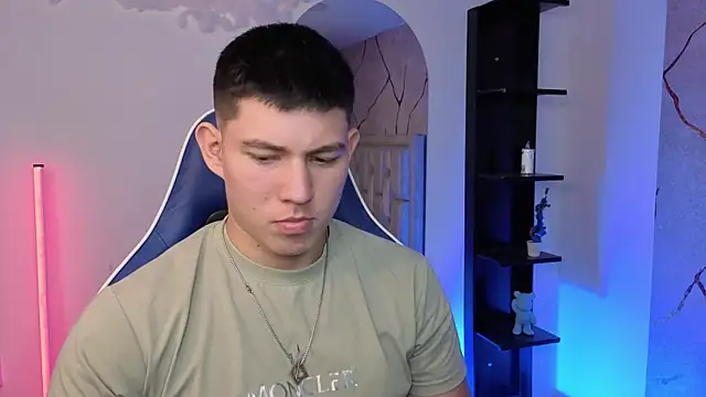 JamesCr_ Chat XXX in diretta