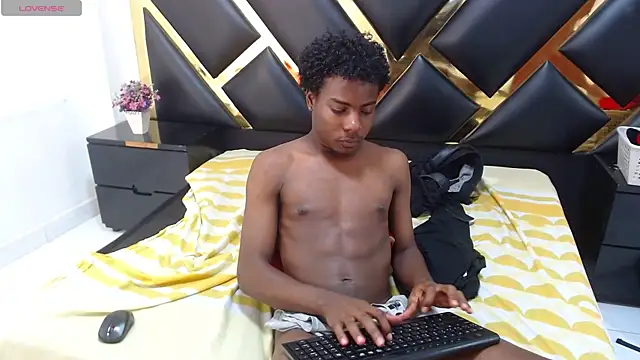 NoahJhonson69のライブXXXチャット