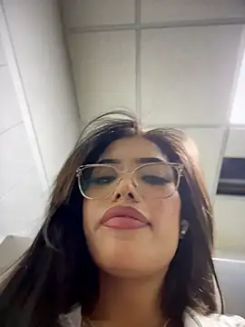 MystiqueXXX's Webcam Show