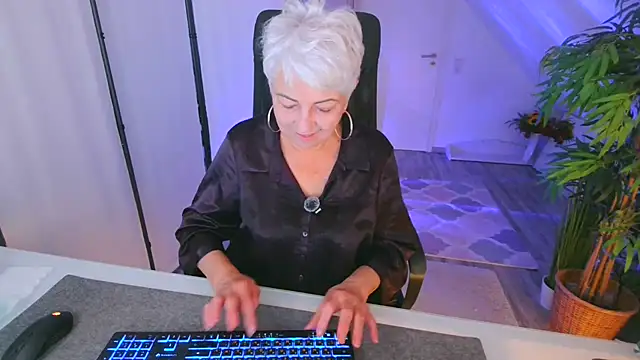 LovelyHelena Chat XXX in diretta