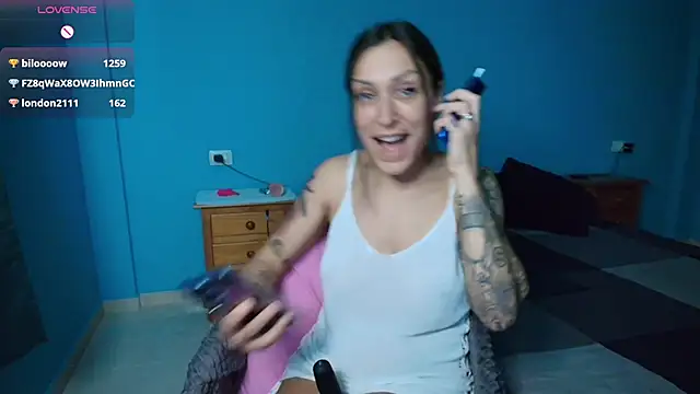 -AliceWonder- XXX чат на живо