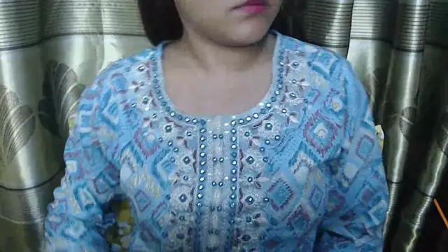kaira_sharma2026 Adlı Modelin Canlı XXX Sohbeti