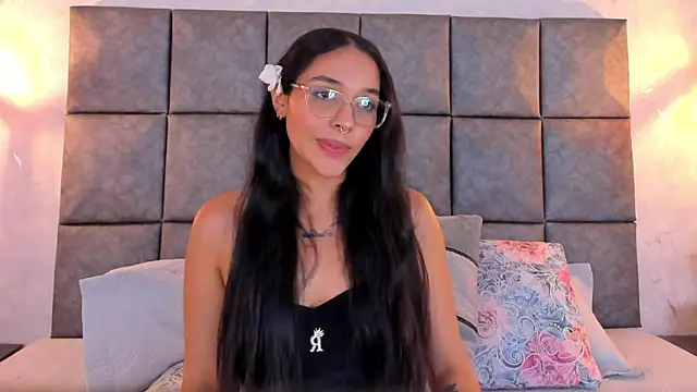 Roseaurora Adlı Modelin Canlı XXX Sohbeti