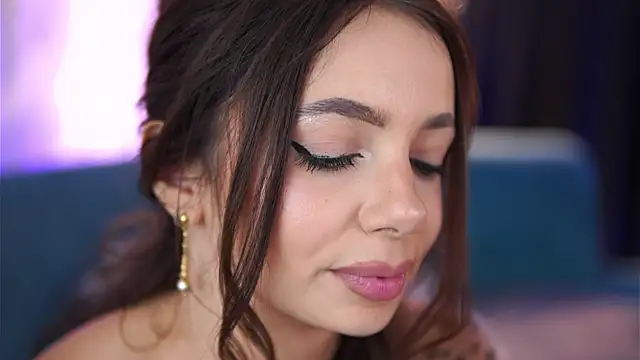 Aisha_Bee élő XXX-chatje