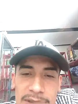 Show modela D1ogh0 na web-kameri