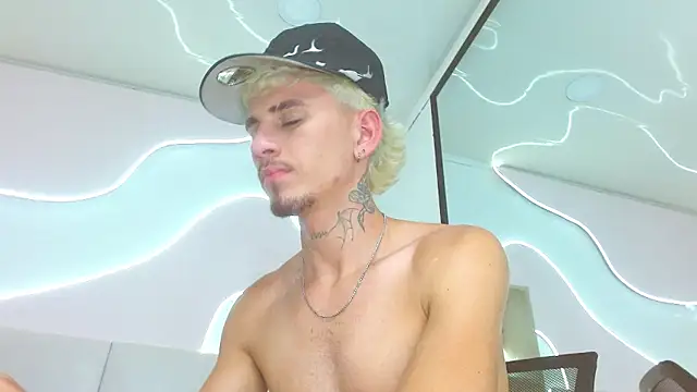 Chat +18 de DanntheStiff ao vivo
